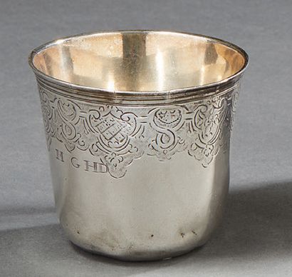 null A silver tumbler, engraved under the neck of a winding frieze and reserves under...