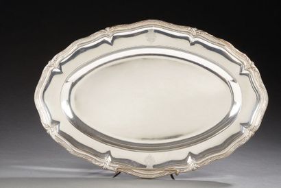 ODIOT Oval silver dish, the border decorated with ribboned nets, the armor wing.
Minerva...