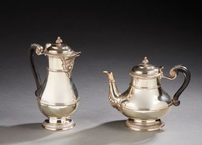 CARDEILHAC A Regency style coffee and silver teapot.
Minerva punch.
Goldsmith: CARDEILHAC.
Brutto...