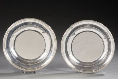 null Pair of small round silver dishes, the rim moulded with armor-plated nets.
Minerva...