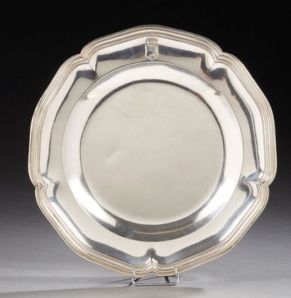 null Round silver dish, the rim moulded with nets, the wing armorized.
Minerva punch.
Goldsmith:...