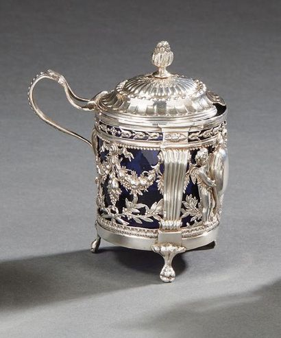null Mustard tree and its silver lid, complete with its blue glassware.
Paris 1783.
Master...