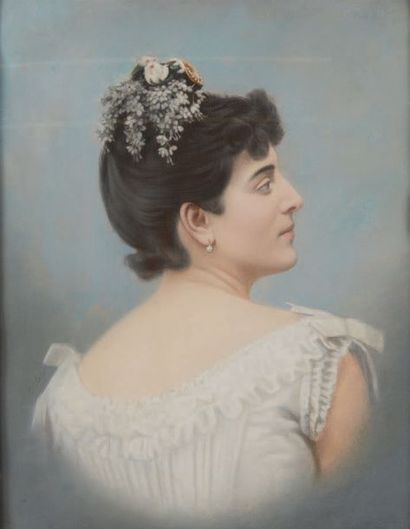 Ecole Française vers 1900 
Portrait de femme de dos, le visage de profil
Pastel.
57...