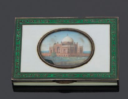 null Snuff box in white and green enamelled silver.
The lid decorated with a miniature...