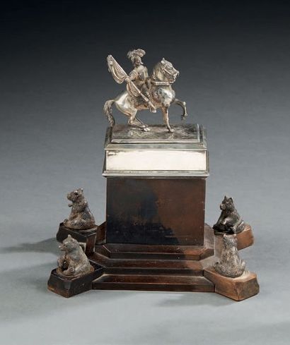 null Curious inkwell in chased silver and blackened pear tree in the form of an equestrian...