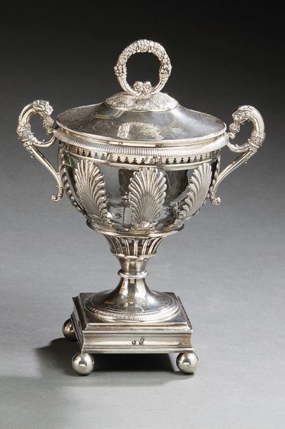 null Sugar bowl or sucker and its silver lid, Medici shaped, with two handles with...
