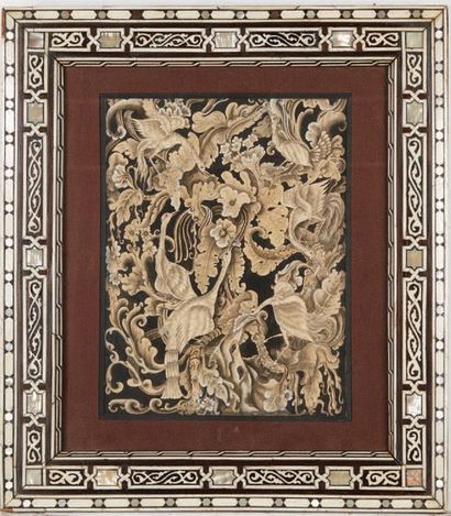 null Under glass in a beautiful frame in marquetry of bone and mother-of-pearl.
Size:...