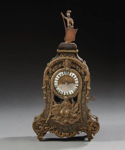 null Clock in marquetry called "Boulle" of brown tortoiseshell and brass engraved...