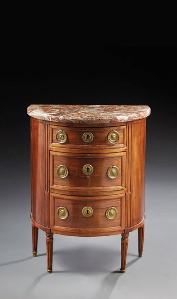 null Small chest of drawers in mahogany and mahogany veneer; half moon shape, it...