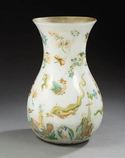 CHINE Vase en verre à fixé sous verre représentant des papillons, oiseaux, reptiles...
