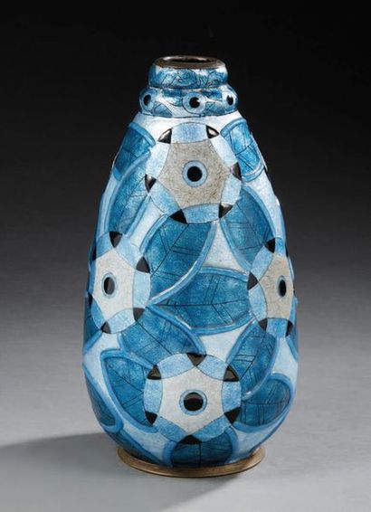JULES SARLANDIE (1874-1936) 
Metal vase enamelled with blue shades.
Signed SARLANDIE...
