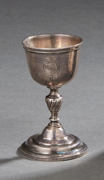 null Rare silver egg cup with a balustrade shape on a base, barrel carved with gadroons,...