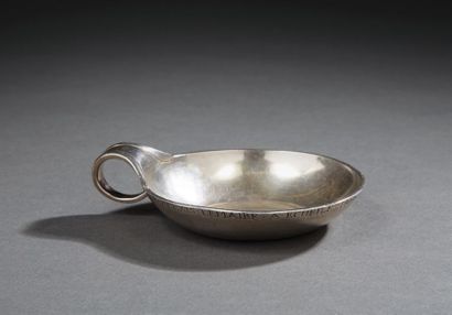 null Large plain silver tastevin, threaded tongue grip.
Reims 1789.
Master Goldsmith:...