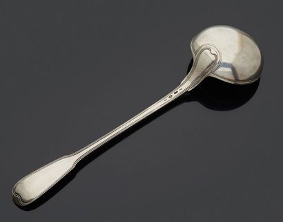null Large silver ladle, net model, with large button and spoon bordered with nets.
Reims...