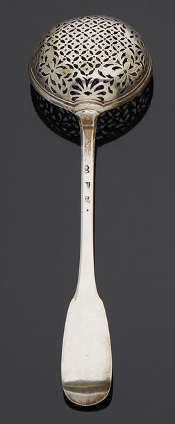 null Silver sprinkling spoon, uniplat model, with central hole pattern with crosspieces.
Toul...