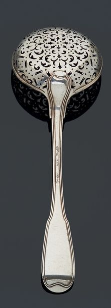 null Large silver sprinkling spoon, model with large spoon nets.
Toulouse 1762.
Master...