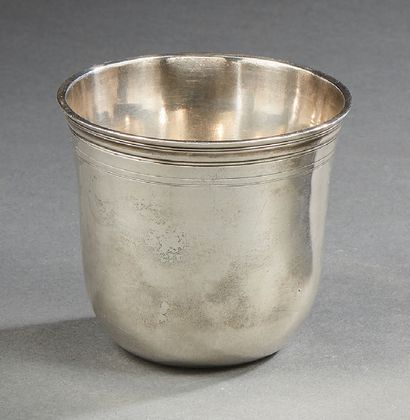 null Large plain silver curon cup, rim highlighted with a large net moulding.
Dijon...