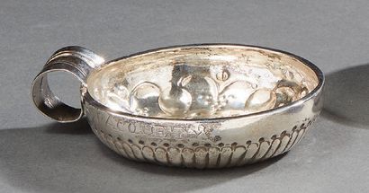 null Burgundian silver Tastevin, decorated with pearls, cups and gadroons, threaded...