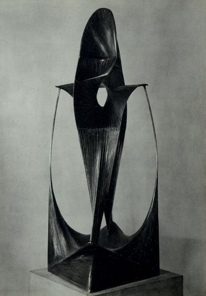 ANTOINE PEVSNER (1884-1962) Colonne Jumelée
Tirage argentique noir et blanc sur papier,...