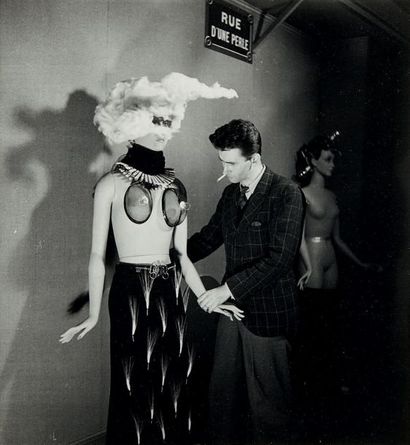 Denise Bellon (1902-1999) Maurice Henry et son mannequin
Exposition internationale...