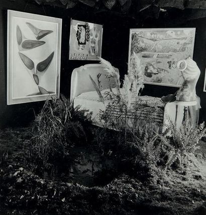 Denise Bellon (1902-1999) Un lit et trois tableaux
Exposition internationale du surréalisme.
Tirage...