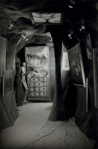 Denise Bellon (1902-1999) Vue d'intérieur
Exposition internationale du surréalisme.
Tirage...
