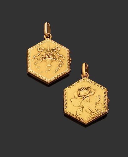 Deux pendentifs médaillon en or jaune 18K...