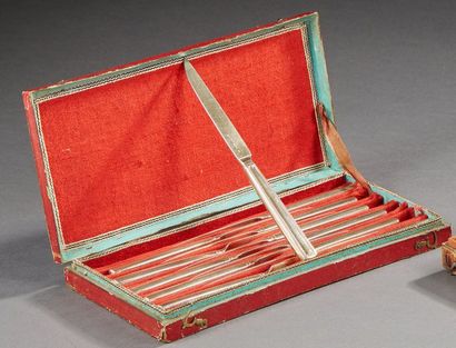 null Suite de douze couteaux à fruits en vermeil modèle à filets.
Paris 1798-1809.
Orfèvre:...