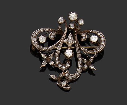 null Broche en argent et or jaune 18K (750) stylisée d'un trèfle serti de diamants...