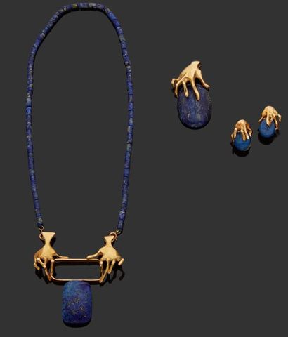 null Collier pendentif et paire de clips d'oreilles en or jaune 18K (750) et lapis-lazulis,...