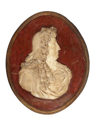null Profil en demi-relief représentant Louis XIV en cuirasse «à l'antique».
XVIIIe...