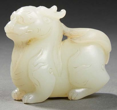CHINE Figurine en jade blanc sculpté représentant une chimère bouddhique assise.
XIXe...