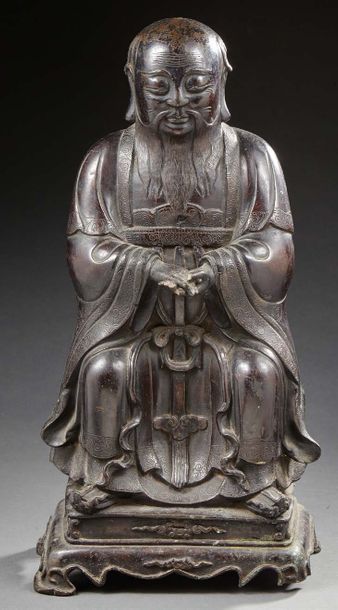 CHINE Rare et grande figurine en bronze à belle patine brune représentant Guandi...