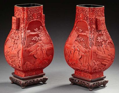 CHINE Paire de vases de forme balustre à pans coupés à la manière des laques rouge...