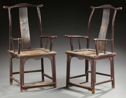 CHINE Paire de fauteuils en bois à patine rouge brune, assise à fond osier
XVII-XVIIIe...