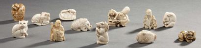 JAPON Douze netsukés en ivoire sculpté décors zoomorphe ou anthropomorphe.
La plupart...