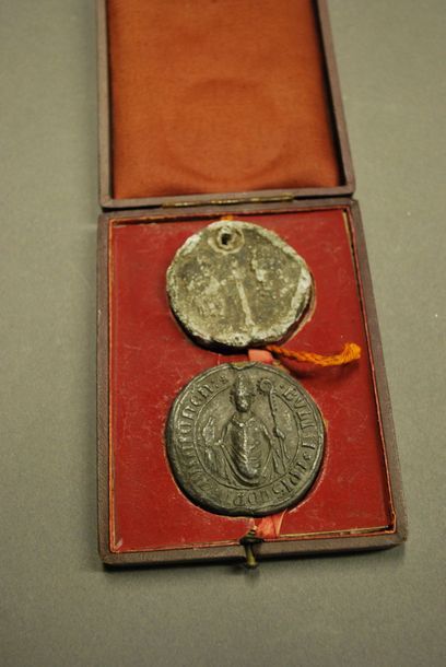 null Deux sceaux de documents religieux en métal.
Epoque XVIIIe siècle.
Diam: 4 et...
