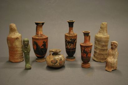 null Ensemble d'objets archélogiques divers comprenant un ouchebti et des poteries...