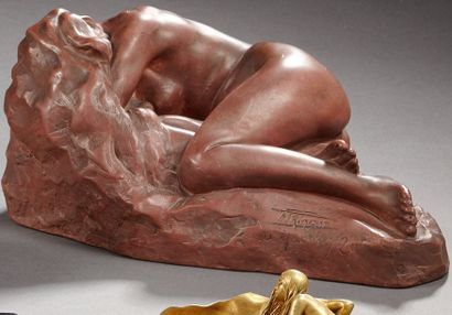 F. TRINQUE Femme nue endormie
Moulage en terre cuite numéroté 14/20.
H.: 14 cm -...