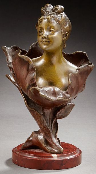 Henri GODET (1863-1937) Femme tulipe.
Bronze à deux patines reposant sur un socle...