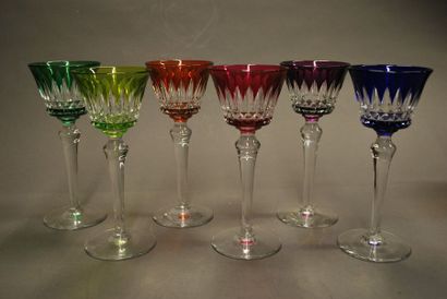 BACCARAT Suite de six verre à pied à vin du Rhin en cristal taillé de couleur.
H.:...
