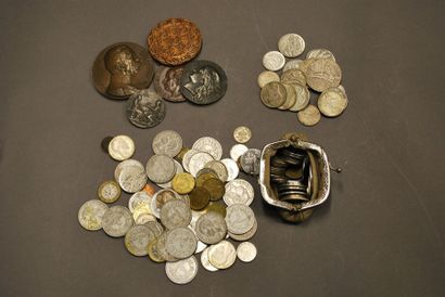 null Lot de monaies et médailles étrangères, du XVIe au XIXe siècle en argent et...