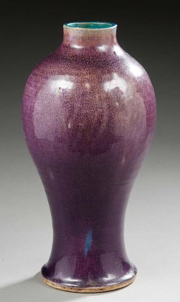 CHINE Vase de forme balustre en céramique à couverte monochrome flammée.
XIXe siècle.
H.:...