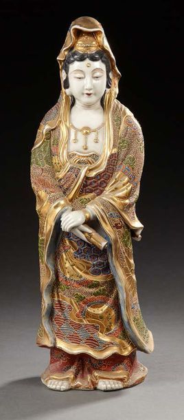JAPON Satsuma
Grande figurine en porcelaine représentant la déesse Guanyin (Kannon)...