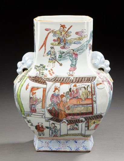 CHINE Vase pansu à pans coupés décoré de personnages et épaulé de deux têtes de chimères...