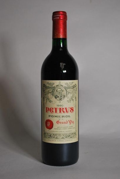null Une bouteille de Petrus, Pomerol, 1990.