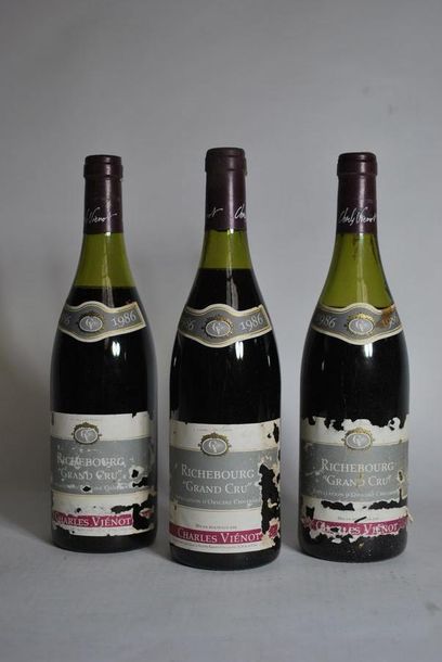 null Trois bouteilles de Richebourg, Grand cru, Charles Viénot, 1986.
Caisse bois.
(étiquettes...