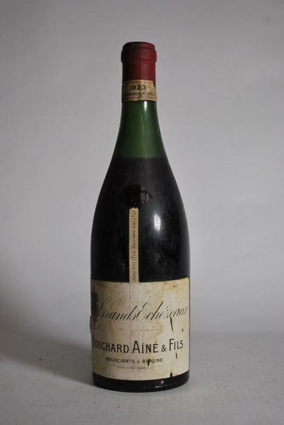 null Une bouteille de Grands Echezeaux, Bouchard Ainé et fils, 1923.