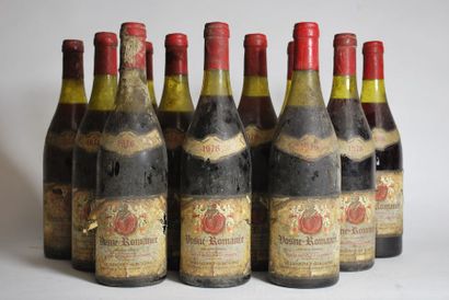 null Douze bouteilles de Vosne-Romanée, Domaine Mugneret-Gibourg, 1976.