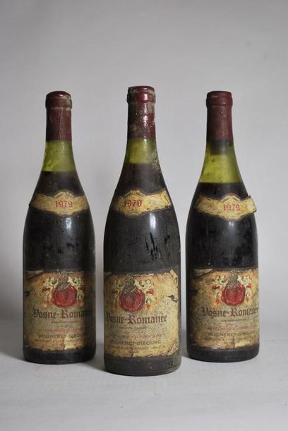 null Trois bouteilles de Vosne-Romanée, Domaine Mugneret-Gibourg, 1979.